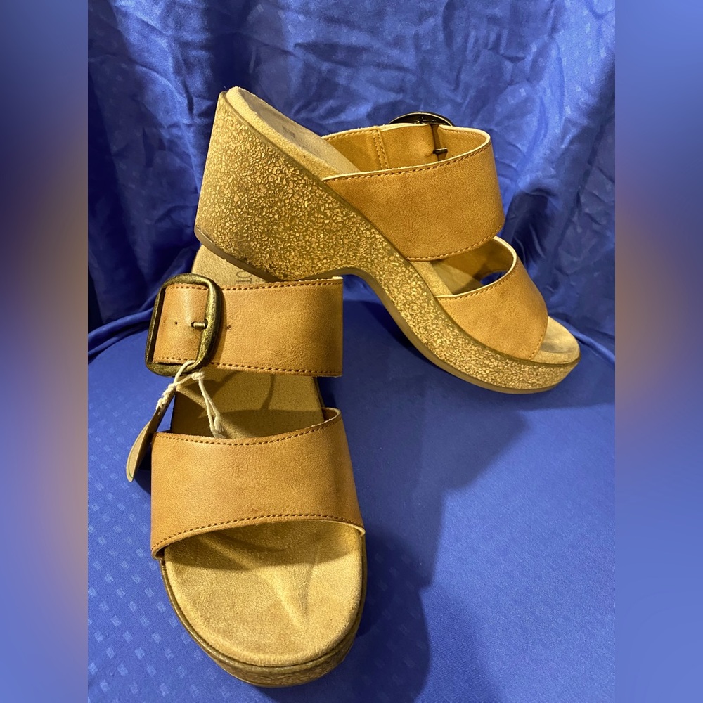 White Mountain womens sandals